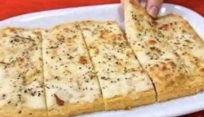 Garlic Bread with a Soft, Crispy Crust